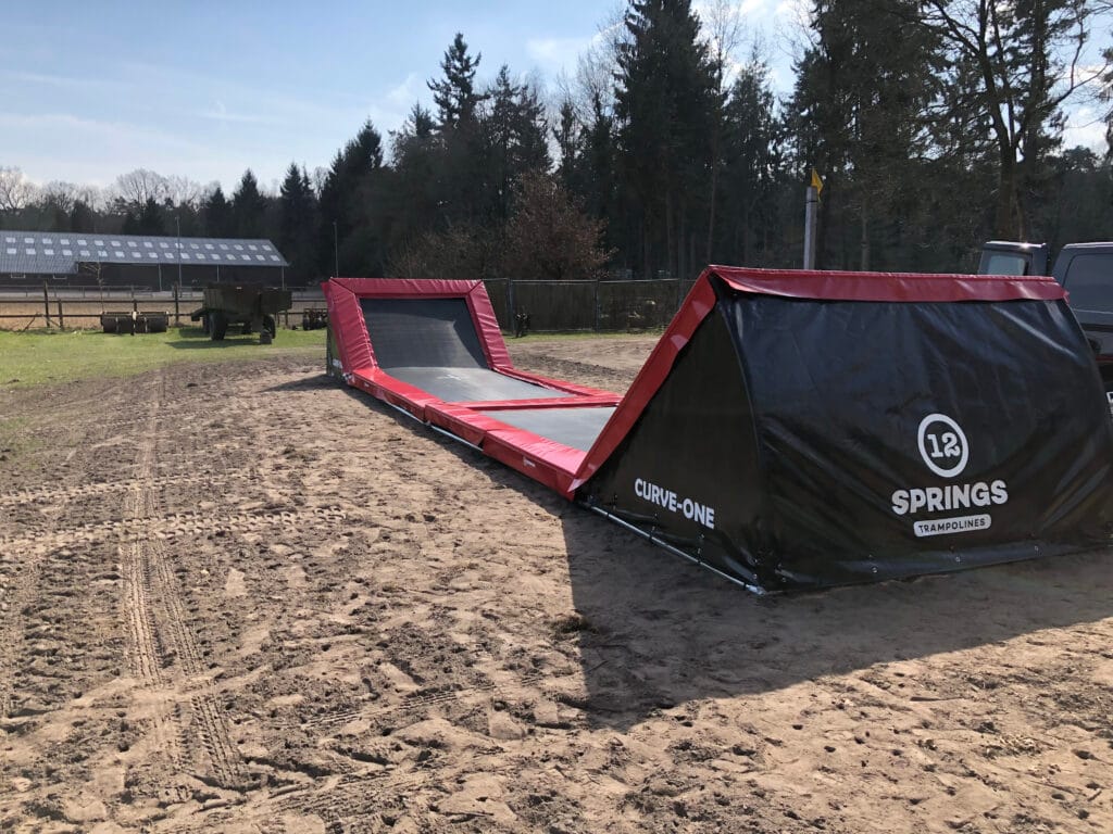 12springs curve trampoline