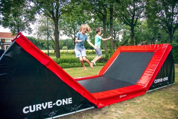 12veren_bocht-een_rampoline-1 12SPRINGS CURVE ONE trampoline