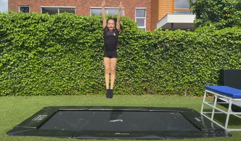 10 Trampoline Tricks voor Beginners: Basisvaardigheden 13 12SPRINGS Streksprong