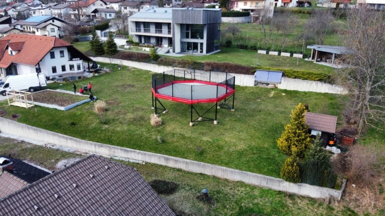 Ontdek de DD Mega Tramp by Akrobat: 's Werelds Grootste Trampoline 2 dd mega tramp